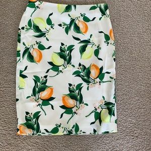 Ann Taylor factory lemon skirt size 4 EUC